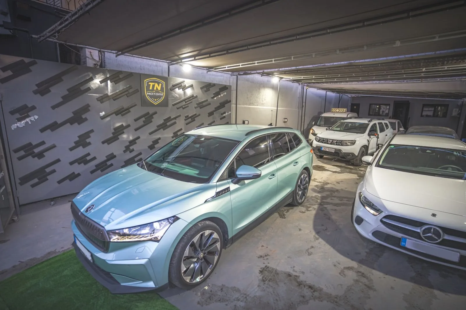 Τα αυτοκίνητα και ο εσωτερικός χώρος της TN MOTORS